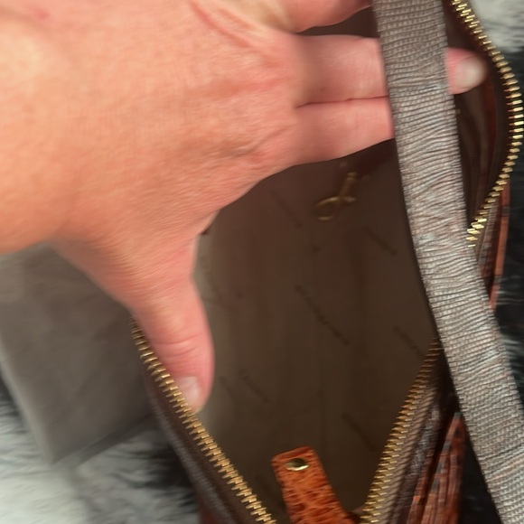 Brahmin- two tone handbag LIKE NEW - Picture 6 of 8